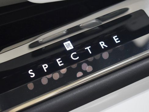 New 2025 Rolls-Royce Spectre w/ Leather Finishing Pack image 39