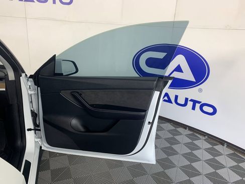 Used 2022 Tesla Model Y Long Range image 37