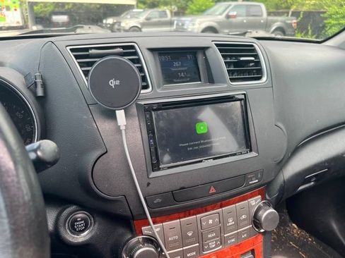 Used 2012 Toyota Highlander Limited w/ Tow Pkg FWD image 13