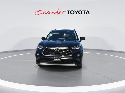 Used 2026 Toyota Highlander Platinum AWD/4WD image 3