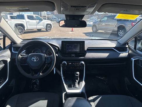 Used 2021 Toyota RAV4 LE image 10