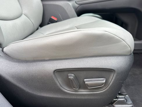 Used 2024 Toyota Sienna XLE image 24