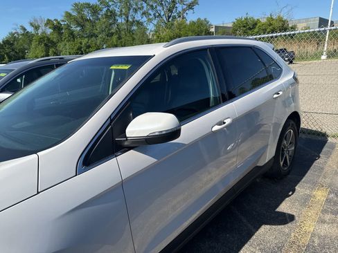 Used 2019 Ford Edge SEL w/ Equipment Group 201A AWD/4WD image 14