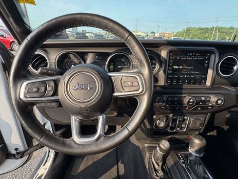 Used 2022 Jeep Wrangler Unlimited Sahara w/ Cold Weather Group AWD/4WD image 2