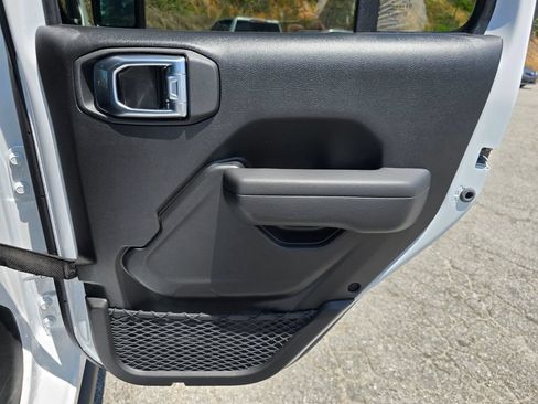 New 2026 Jeep Wrangler Unlimited Sport w/ Dual Top Group AWD/4WD image 39