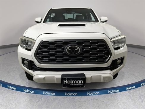 Used 2019 Toyota Tacoma TRD Sport image 2