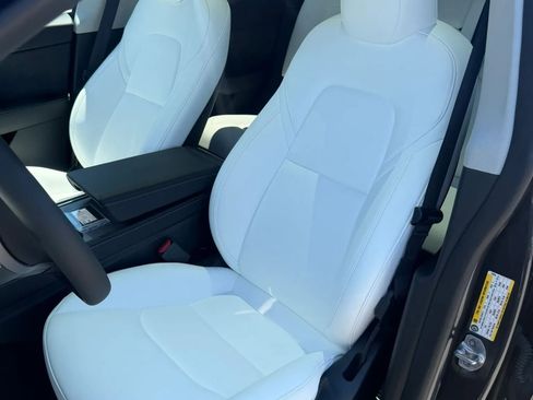 Used 2024 Tesla Model Y Long Range AWD/4WD image 6