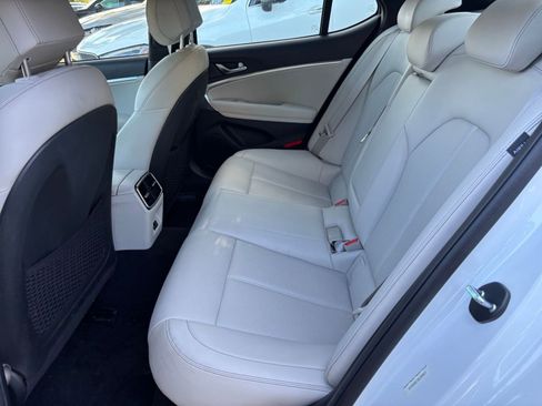 Used 2025 Genesis G70 2.5T image 27