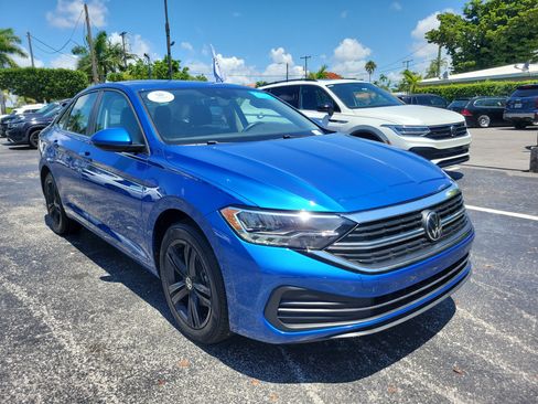 Certified 2023 Volkswagen Jetta SE w/ Black Wheel Package FWD image 7