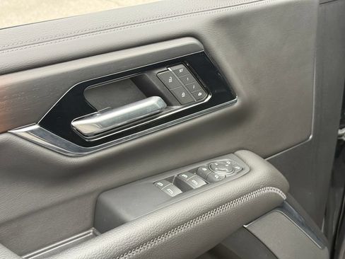 Used 2025 GMC Yukon Denali w/ Sun & Power Step Package AWD/4WD image 18