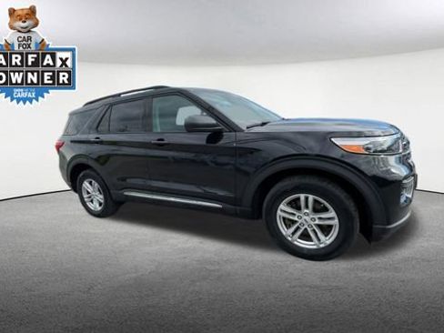 Used 2023 Ford Explorer XLT AWD/4WD image 2