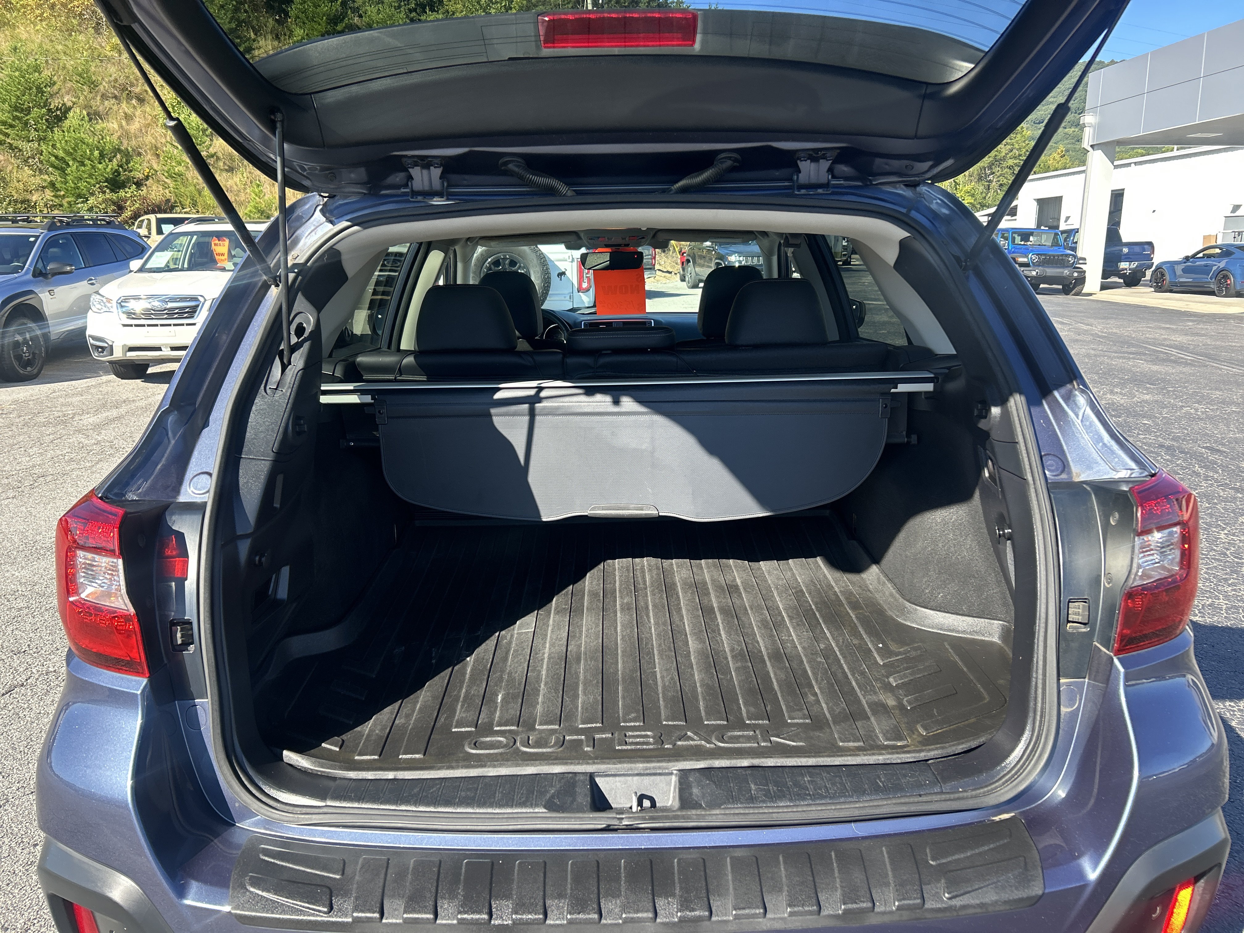 Used 2018 Subaru Outback 2.5i Limited AWD/4WD image 38