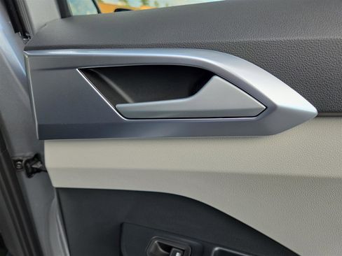 New 2025 Volkswagen Taos SE image 29