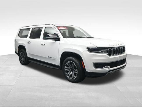 Used 2024 Jeep Wagoneer L Series II w/ Flexible Seating Group AWD/4WD image 7