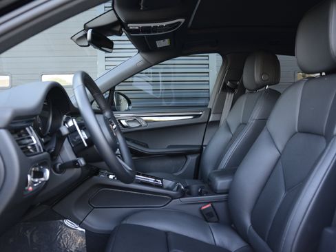 Certified 2026 Porsche Macan AWD/4WD image 15