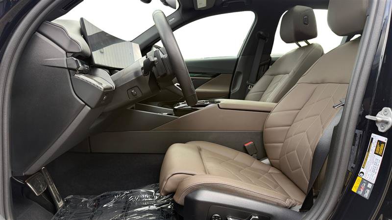 Used 2026 BMW 550e xDrive w/ Executive Package AWD/4WD image 10