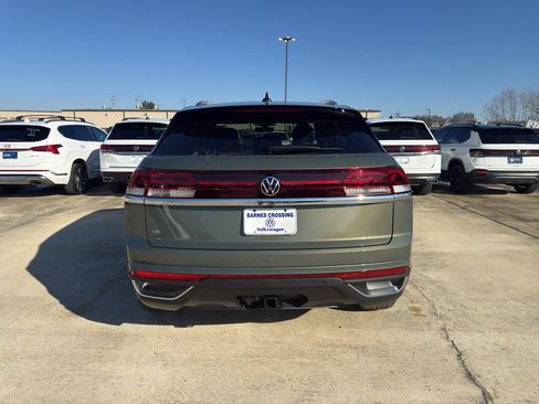 New 2026 Volkswagen Atlas Cross Sport SE FWD image 6