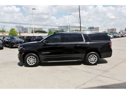 Used 2024 Chevrolet Suburban LT image 3