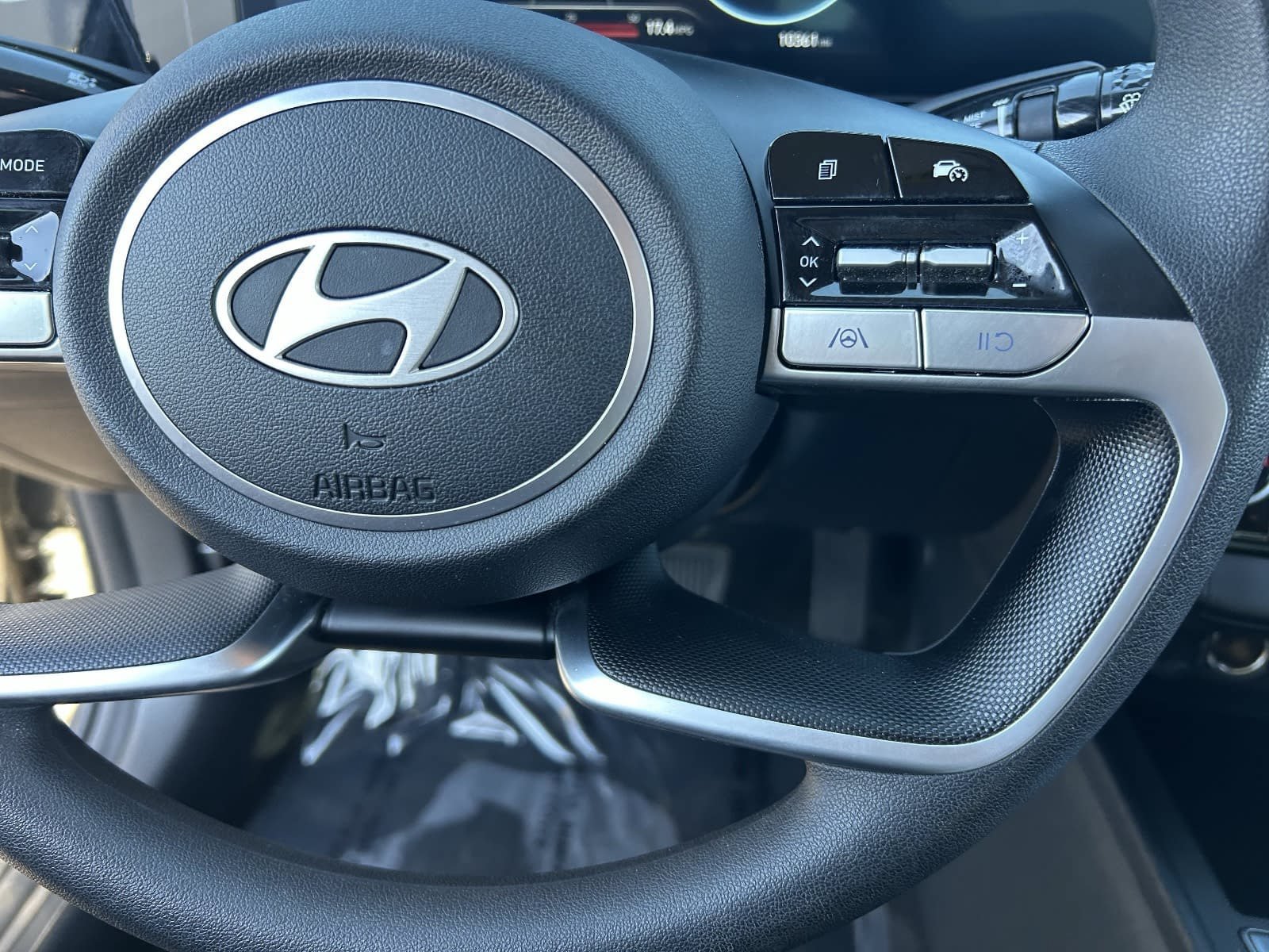 Used 2024 Hyundai Elantra SEL FWD image 27