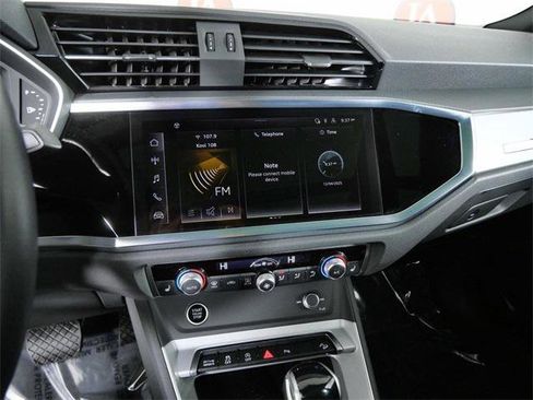 Used 2024 Audi Q3 2.0T Premium w/ Convenience Package image 18