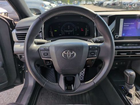 Used 2025 Toyota Camry SE FWD image 13