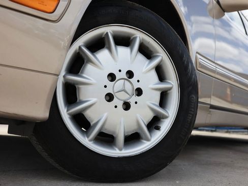 Used 2000 Mercedes-Benz E 320 4MATIC Sedan image 30