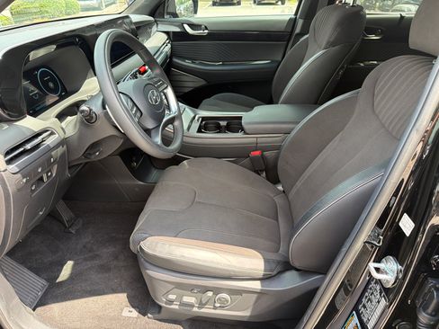 Certified 2025 Hyundai Palisade Calligraphy AWD/4WD image 3