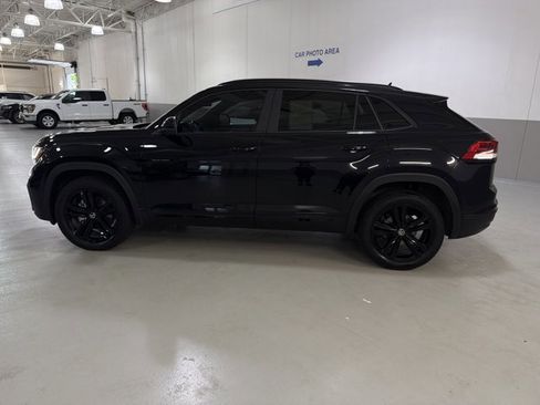 Certified 2023 Volkswagen Atlas Cross Sport SEL R-Line AWD/4WD image 5