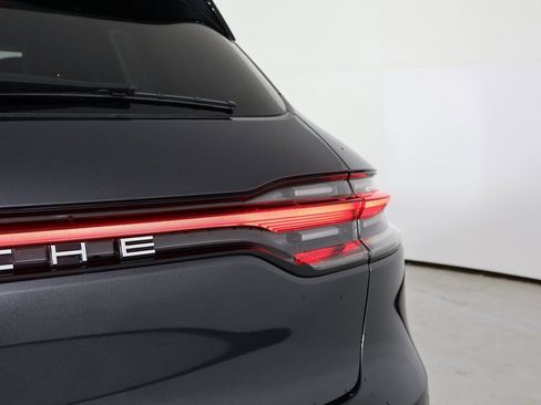 Used 2026 Porsche Macan AWD/4WD image 12