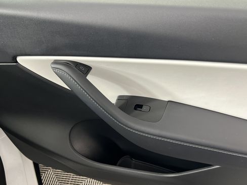 Used 2021 Tesla Model Y Long Range image 22