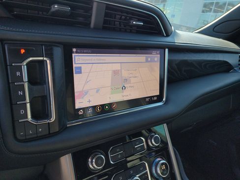 Used 2021 GMC Yukon Denali w/ Denali Premium Package image 34