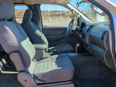 Used 2013 Nissan Frontier S image 25