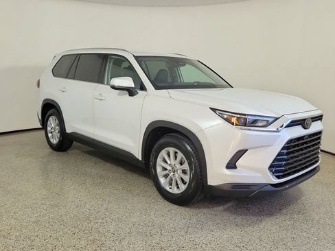Used 2025 Toyota Grand Highlander FWD image 4
