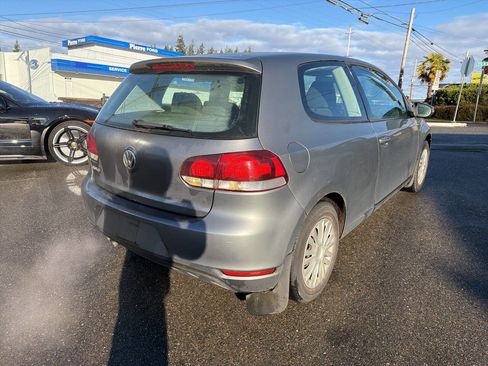 Used 2011 Volkswagen Golf 2-Door image 4