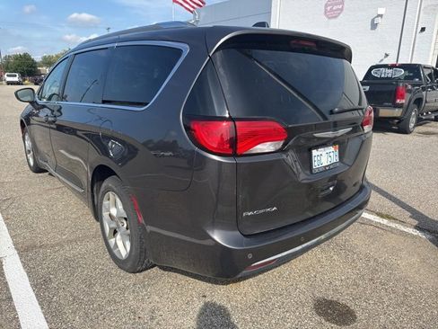 Used 2017 Chrysler Pacifica Touring-L Plus image 8