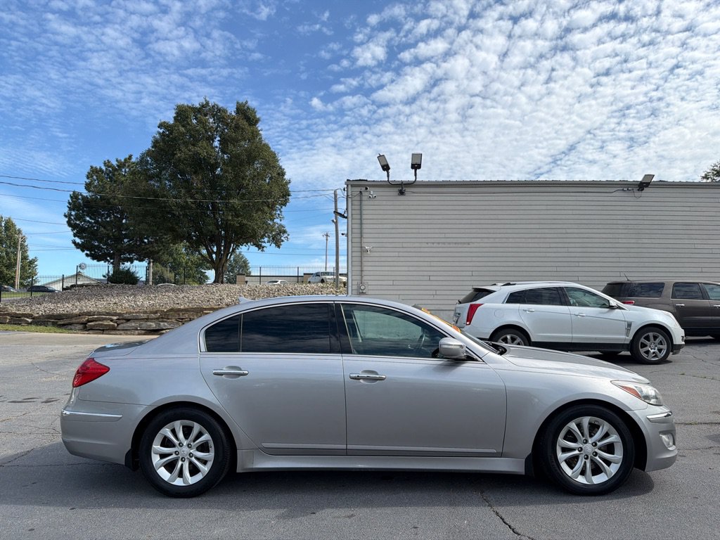 Used 2012 Hyundai Genesis 3.8 RWD image 5
