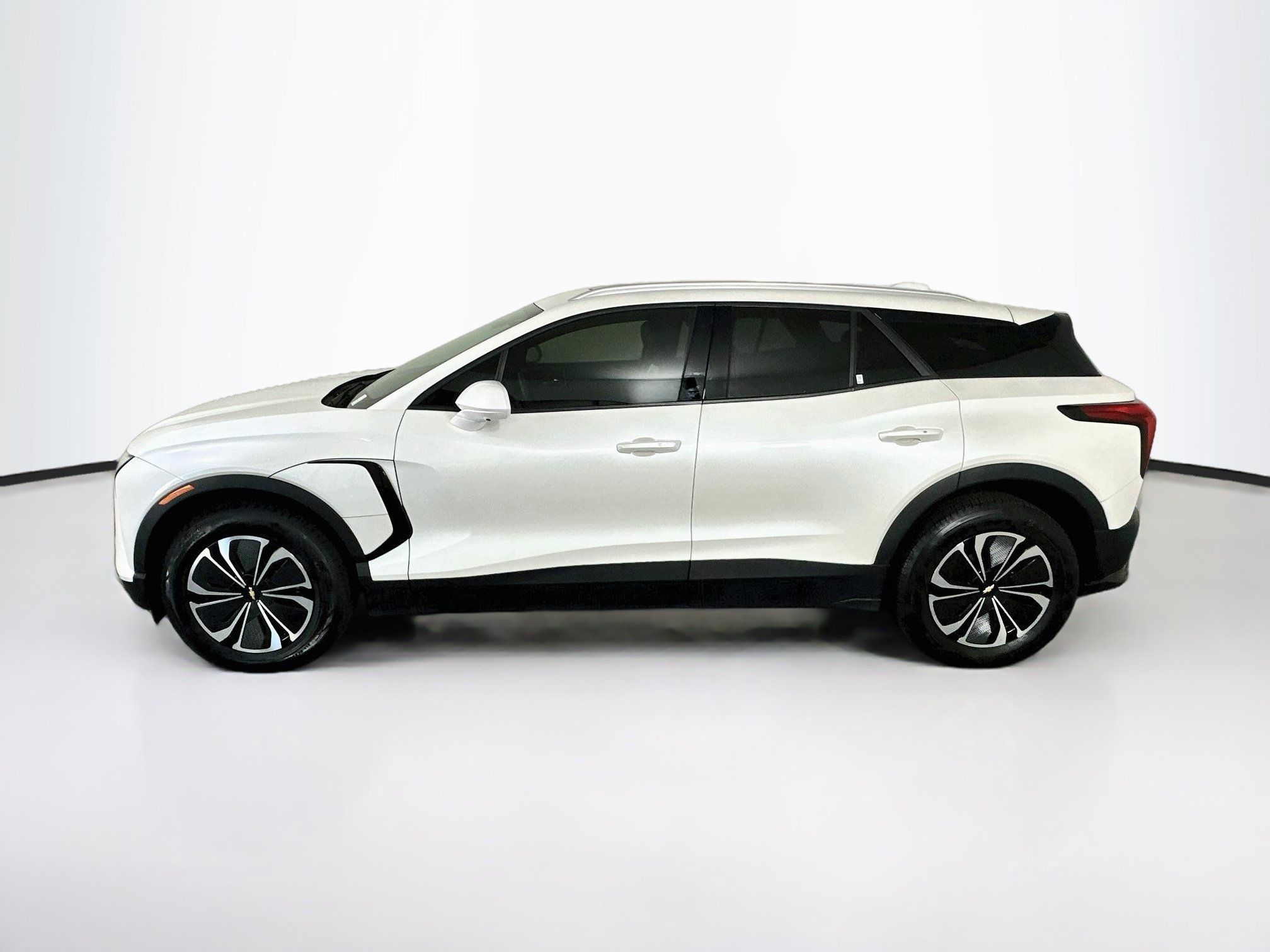 Used 2024 Chevrolet Blazer EV LT AWD/4WD image 4