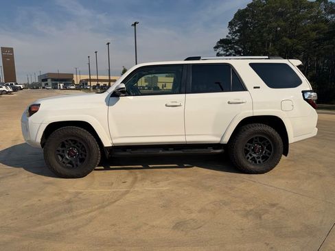 Used 2023 Toyota 4Runner SR5 Premium image 2