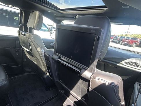 Used 2023 Chrysler Pacifica Touring-L w/ Uconnect Theater Family Group image 25