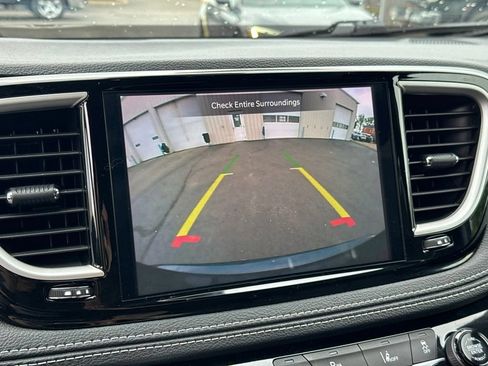 Used 2025 Chrysler Pacifica Select FWD image 22