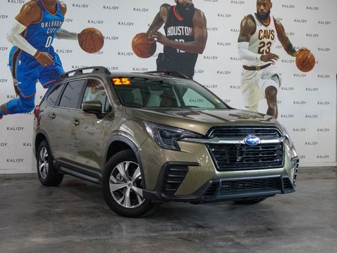 Used 2025 Subaru Ascent Premium AWD/4WD image 2