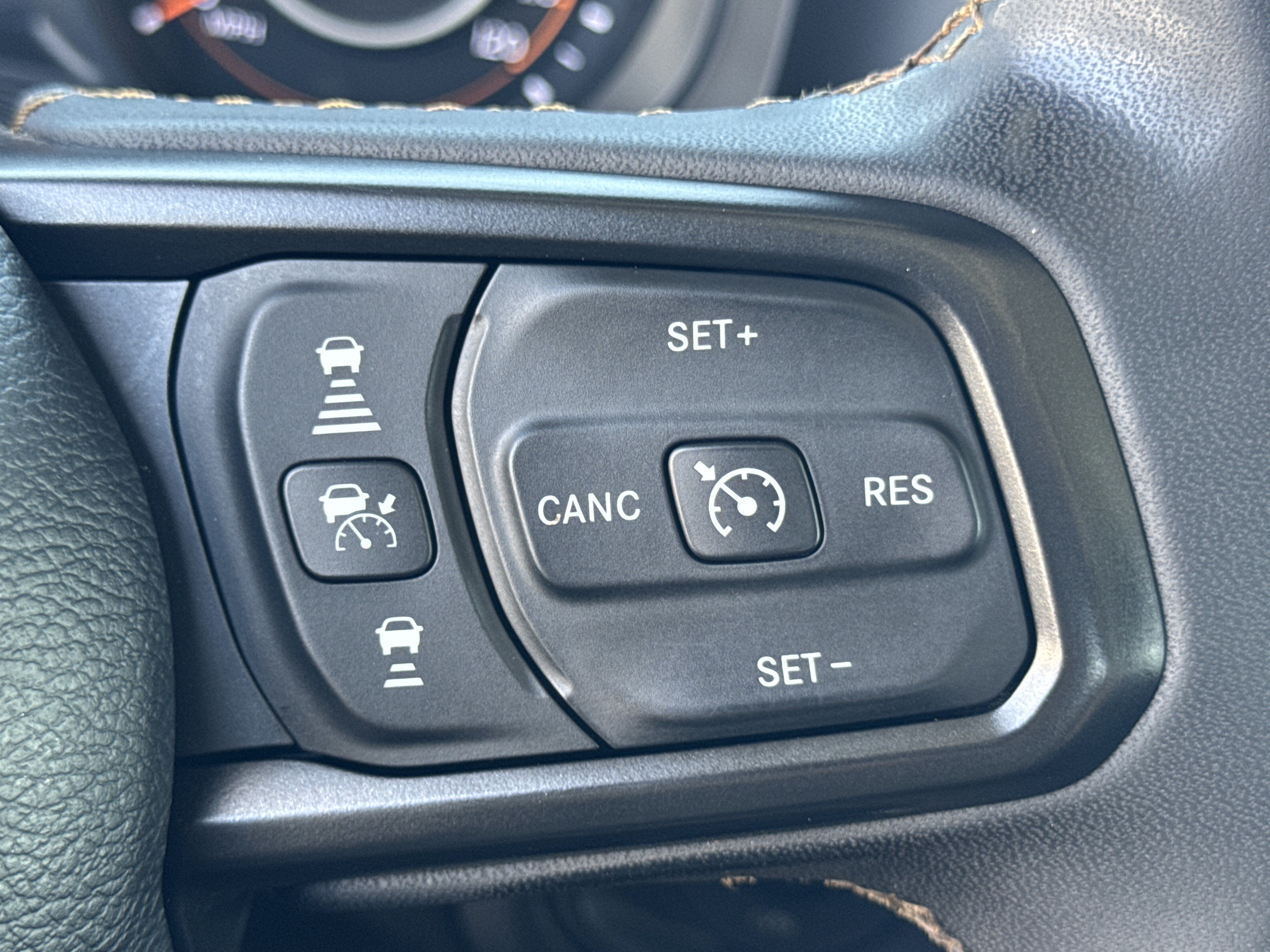 Used 2024 Jeep Gladiator Sport AWD/4WD image 30