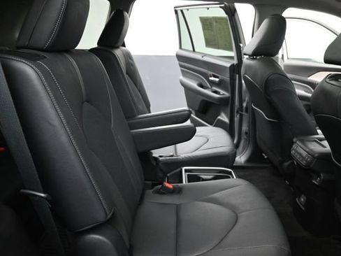 Used 2024 Toyota Grand Highlander AWD image 25