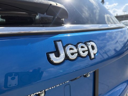 Used 2022 Jeep Compass Latitude w/ Sun and Sound Group AWD/4WD image 8