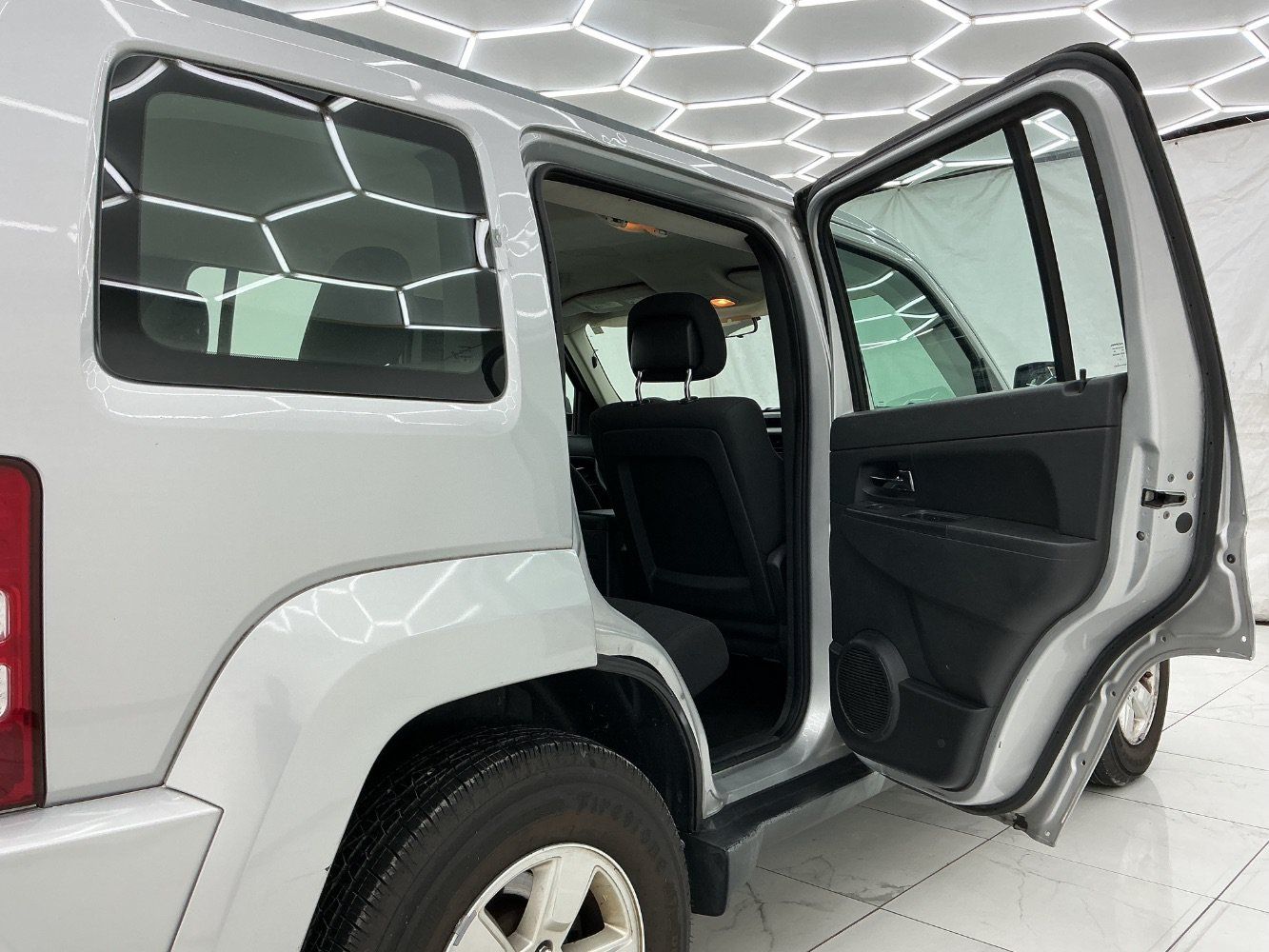 Used 2011 Jeep Liberty Sport RWD image 13