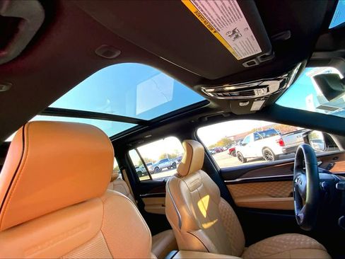 Used 2022 Jeep Grand Cherokee Summit w/ Luxury Tech Group V image 19