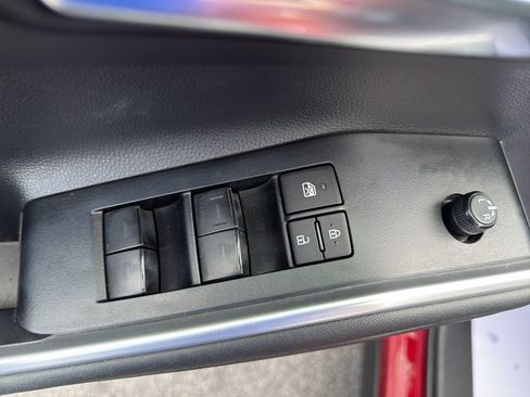 Used 2023 Toyota Highlander XLE AWD/4WD image 12