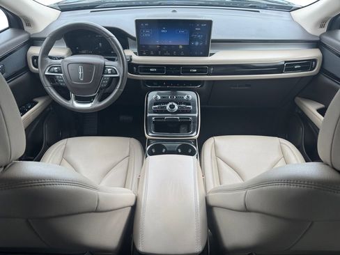 Used 2022 Lincoln Nautilus FWD w/ Premium Package image 10