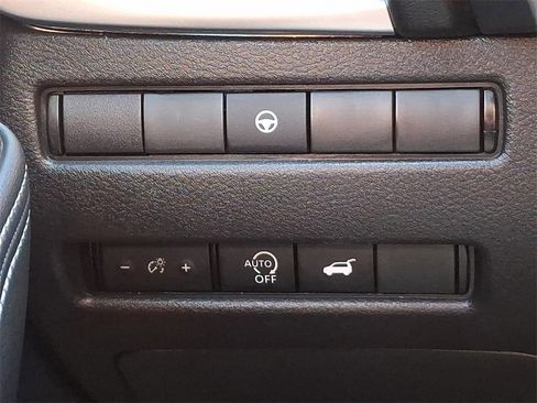 Used 2023 Nissan Rogue SL w/ SL Premium Package image 25