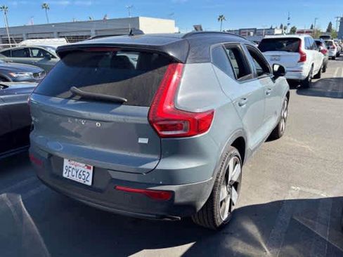 Used 2023 Volvo XC40 Recharge Ultimate image 2